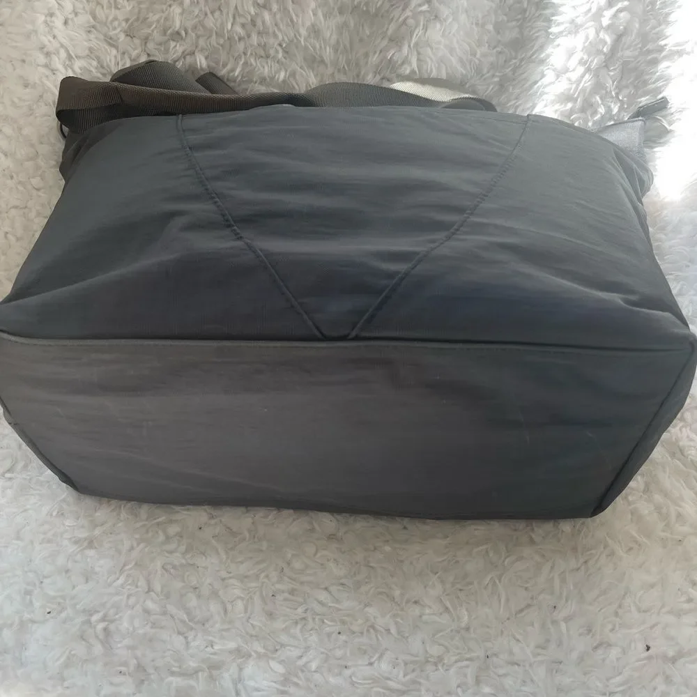 Baggallini avenue nylon
